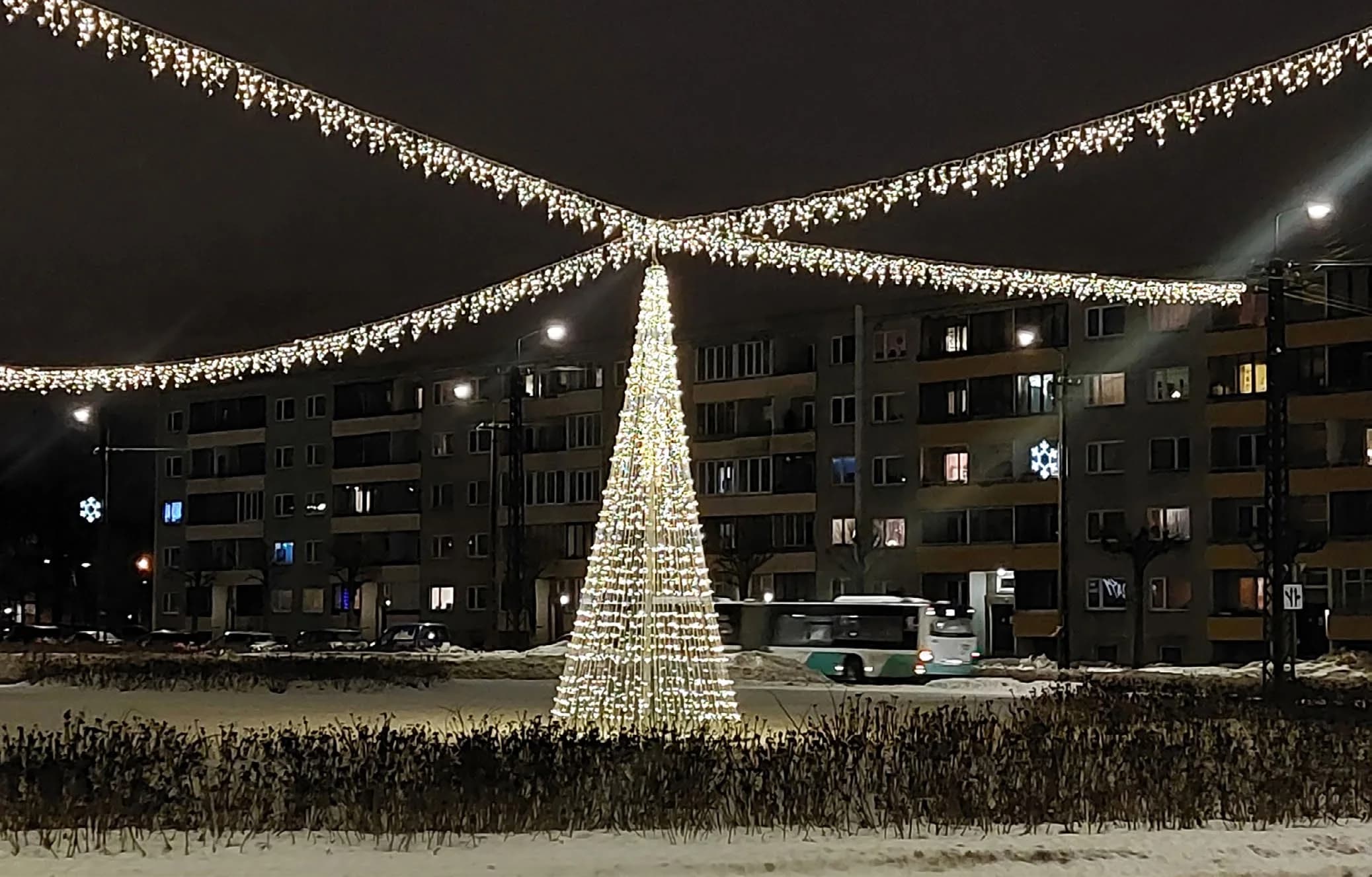 Işıklı Ağaç Jurmala 480 - dış mekan LED ışık süsleme uygulaması