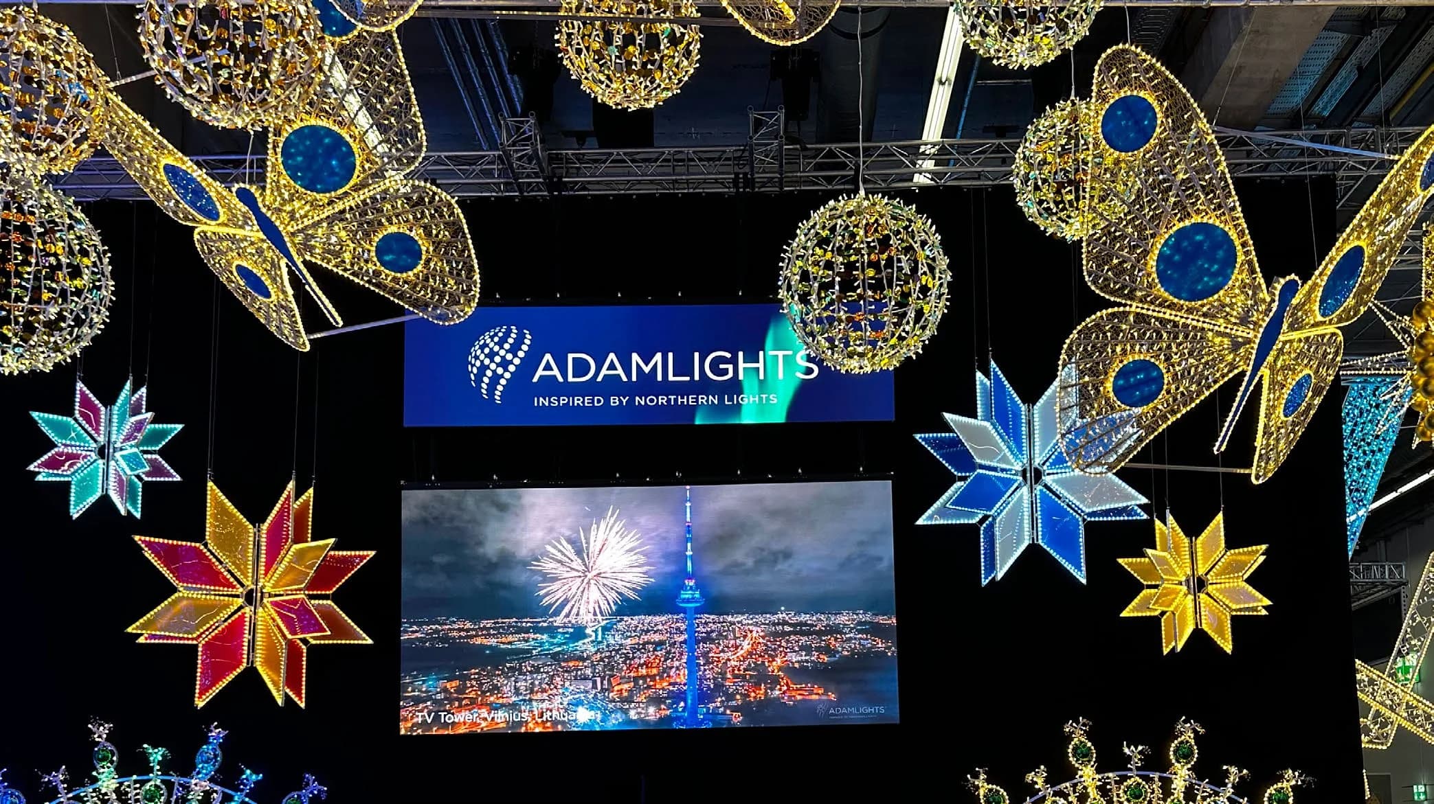 Işıklı Kelebek 220 - dış mekan LED ışık süsleme uygulaması