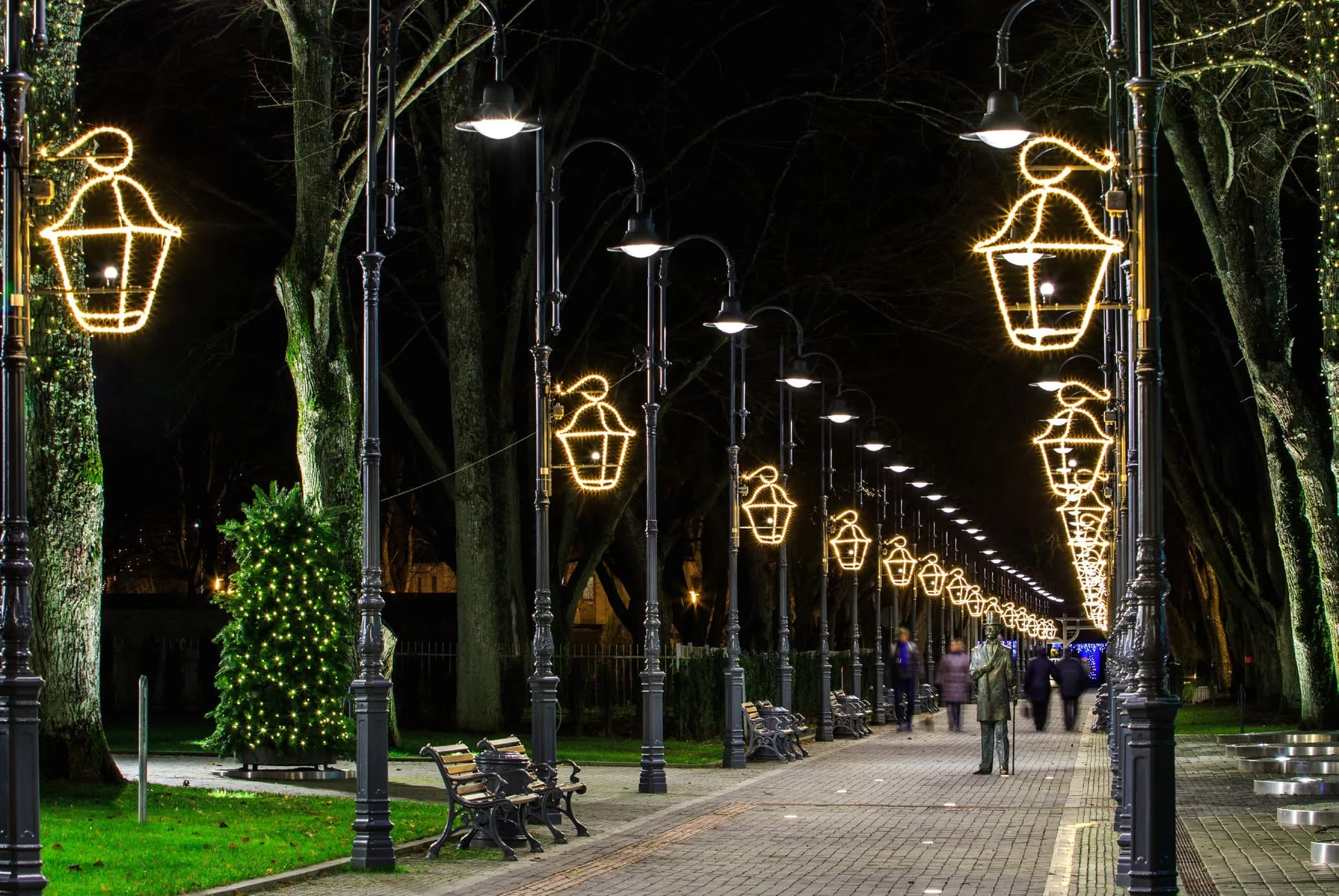 Işıklı Fener Direk Motifi Chontel 70 / Lantern 115 - dış mekan LED ışık süsleme uygulaması