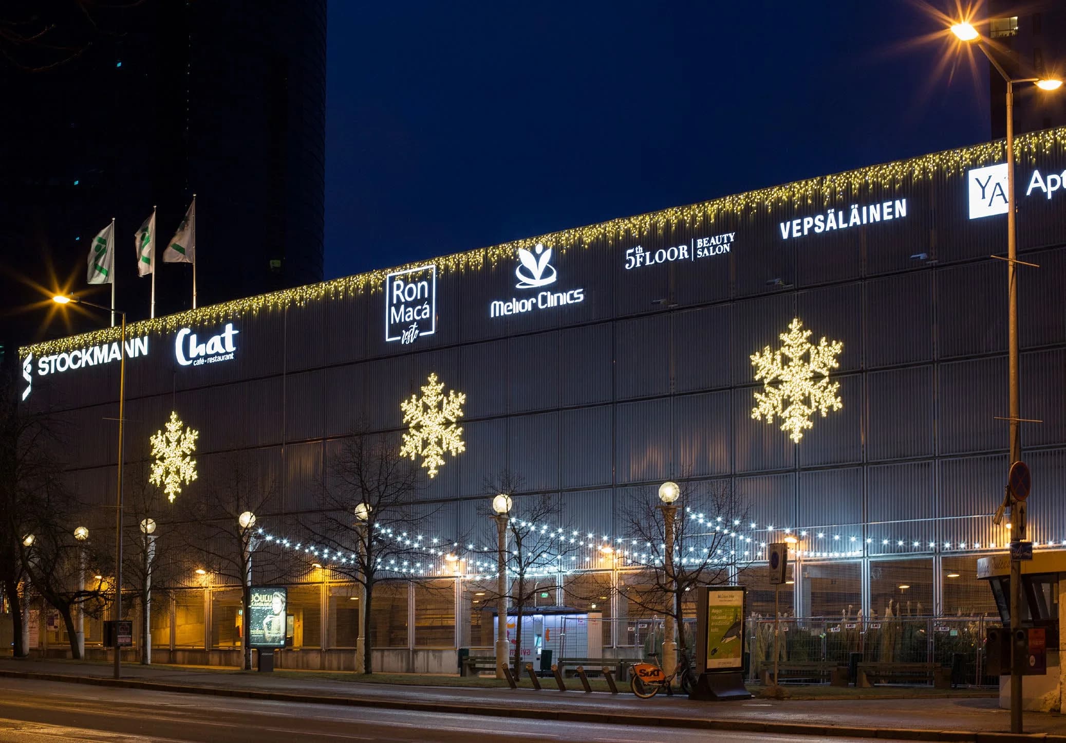 Işıklı Cadde Asma Kar Tanesi Anne 200 / Anne 400 - LED ışık heykeli uygulaması
