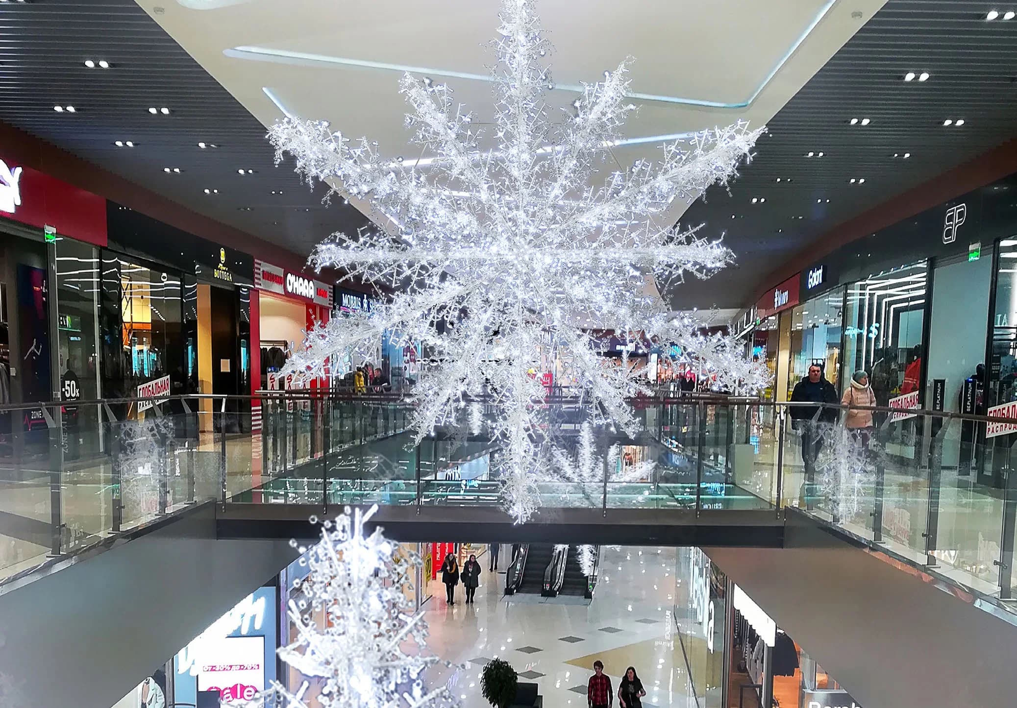 Işıklı Kristal Garland Kar Tanesi Teton 170 / Teton 290 - LED ışık heykeli uygulaması