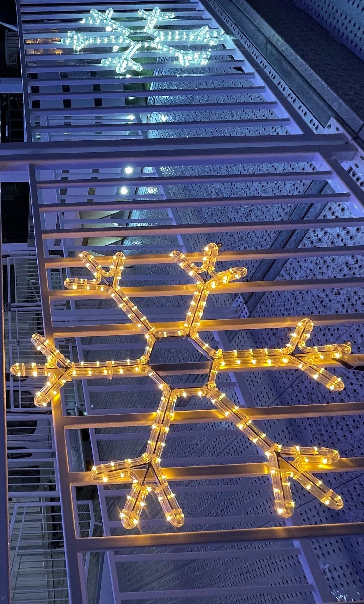 Işıklı Kar Tanesi Classic/Mini - dış mekan LED ışık süsleme uygulaması