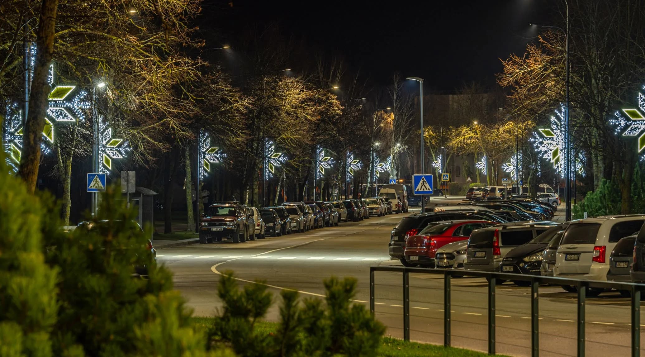 Işıklı Kar Tanesi-Yıldız Sirlis 235 - dış mekan LED ışık süsleme uygulaması