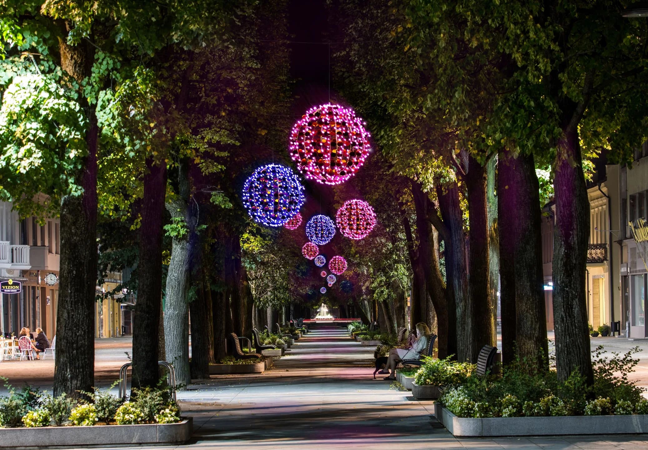Işıklı Parıltı Küre Glitterball 100 - dış mekan LED ışık süsleme uygulaması