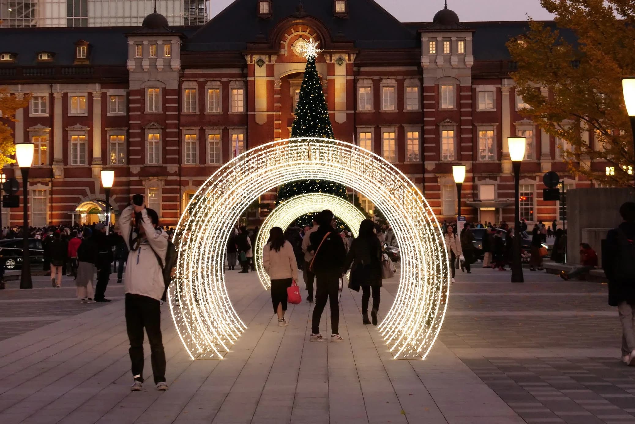 Ariana Işık Kemeri 250 - LED ışık heykeli uygulaması
