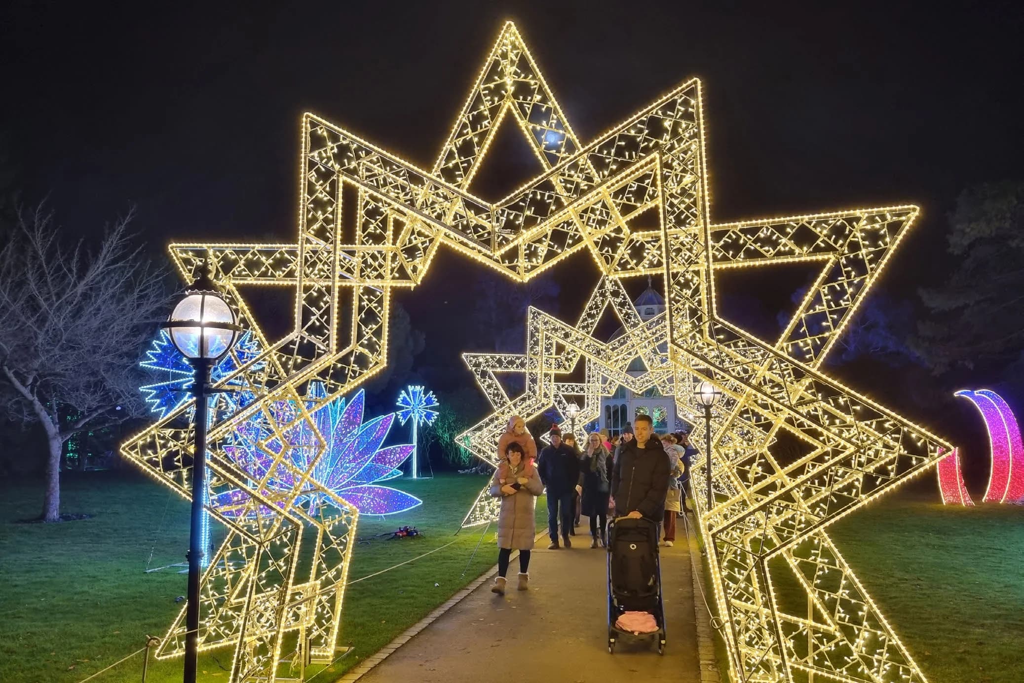 Bellatrix Yıldız Kemer 460 - LED ışık heykeli uygulaması
