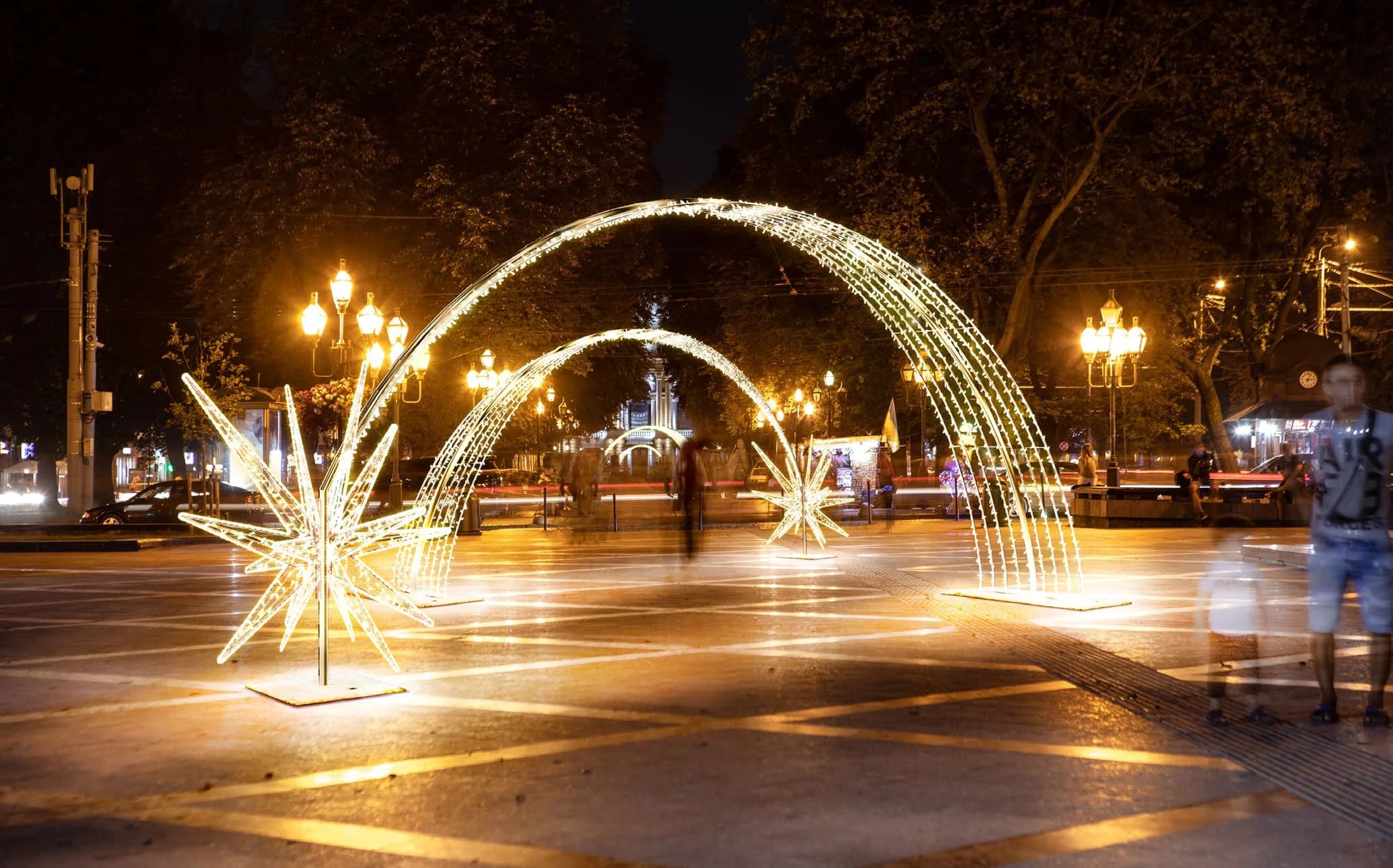 Bounce Kavisli Geçit 645 - LED ışık heykeli uygulaması