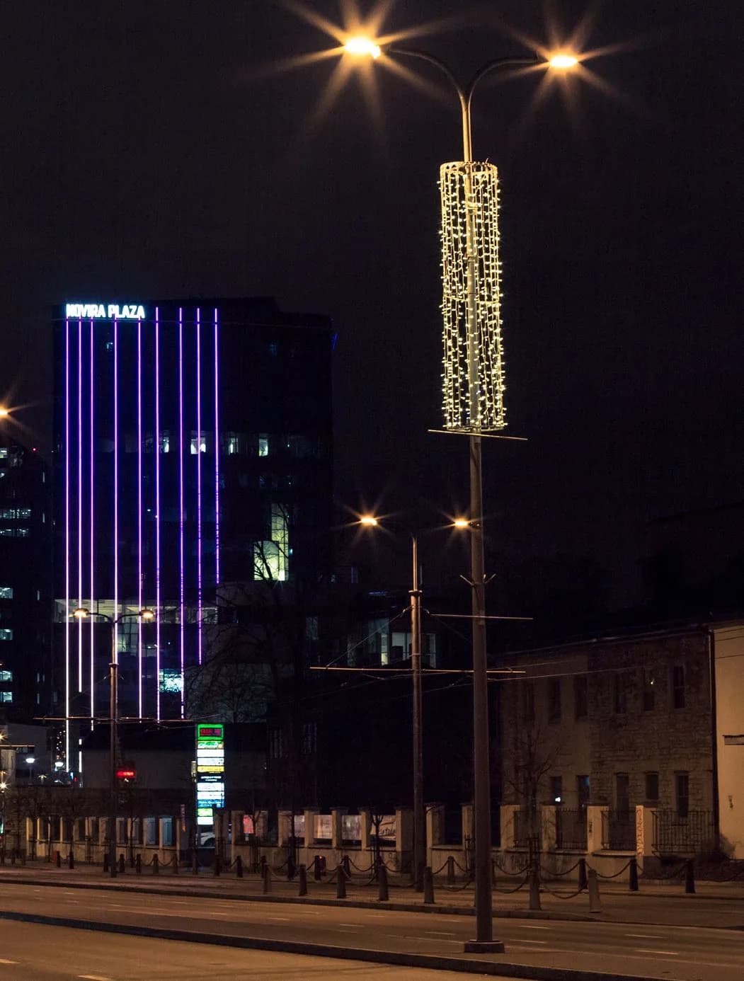 Işıklı Sarkan Silindir Motifi Tallinn 150 / 300 / 500 - dış mekan LED ışık süsleme uygulaması