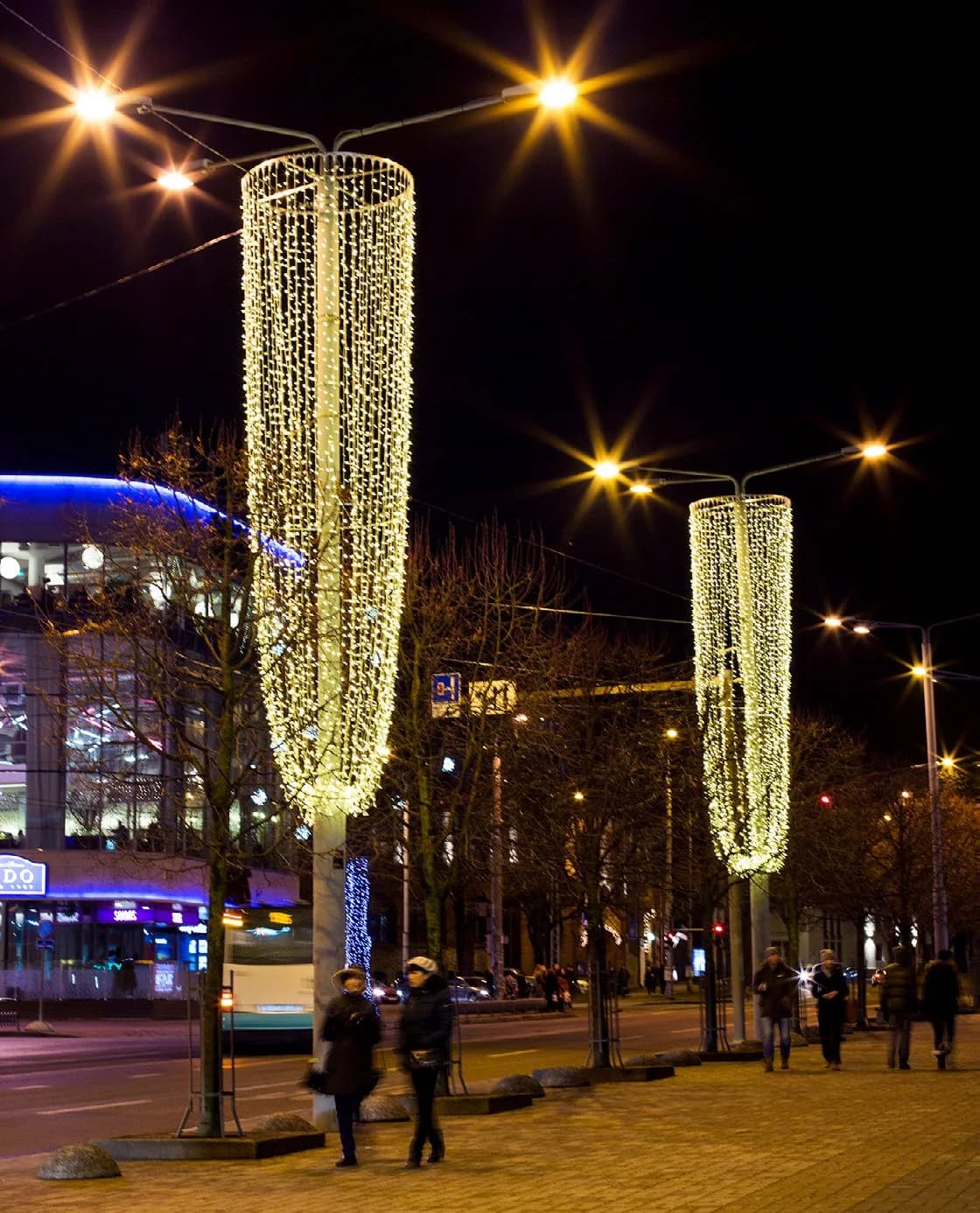 Işıklı Sarkan Silindir Motifi Tallinn 280 / 460 - dış mekan LED ışık süsleme uygulaması