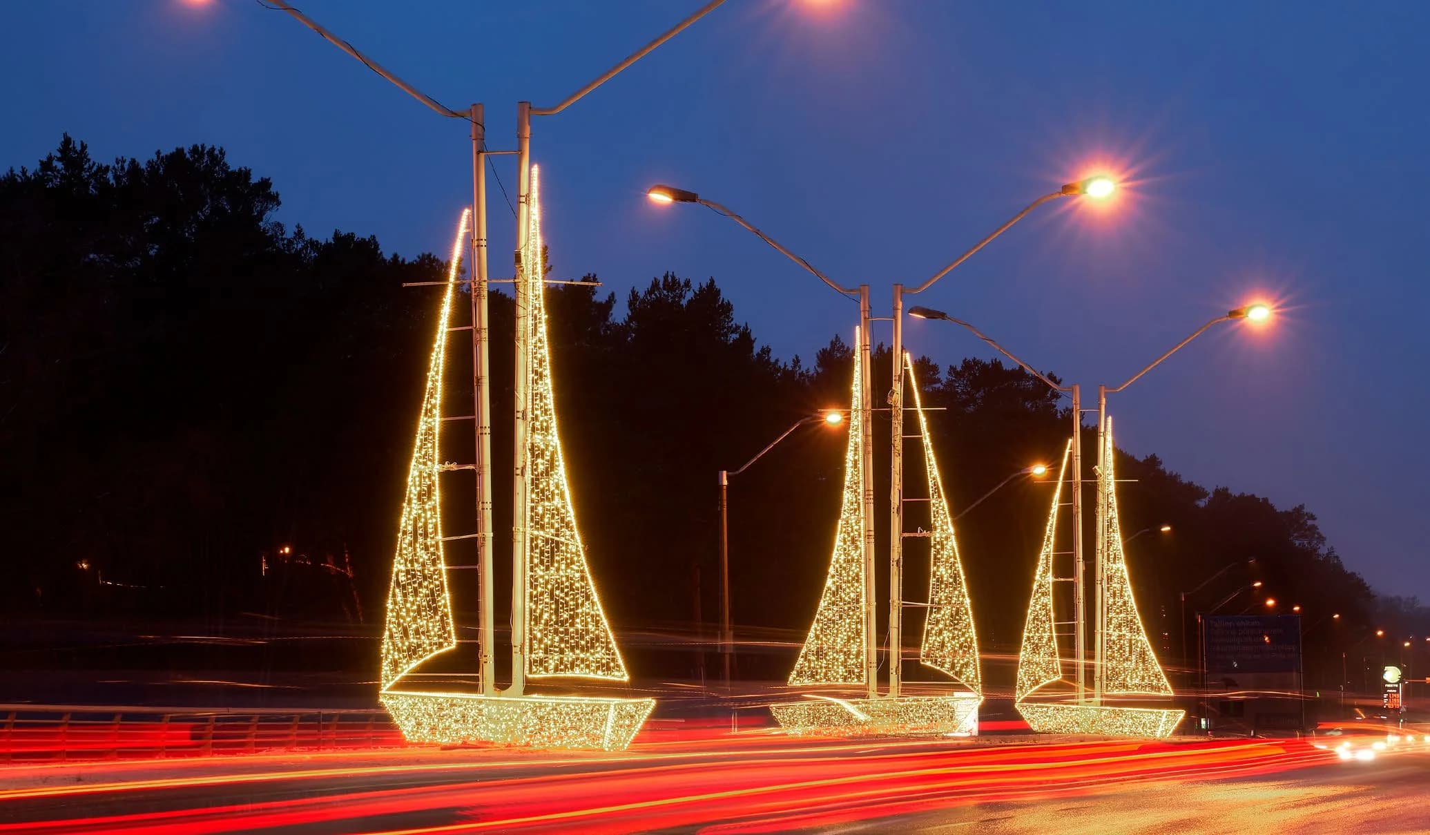 Işıklı Yelken Brody - dış mekan LED ışık süsleme uygulaması