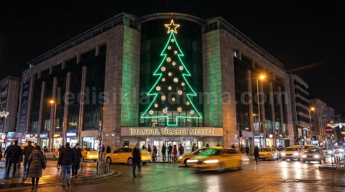 Ticaret merkezi cephe yesil LED yilbasi agaci motifi