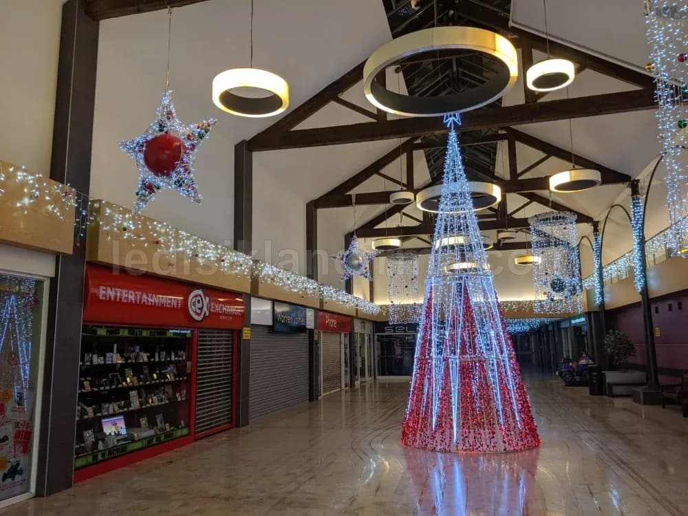 AVM ici LED koni agac ve yildiz susleme