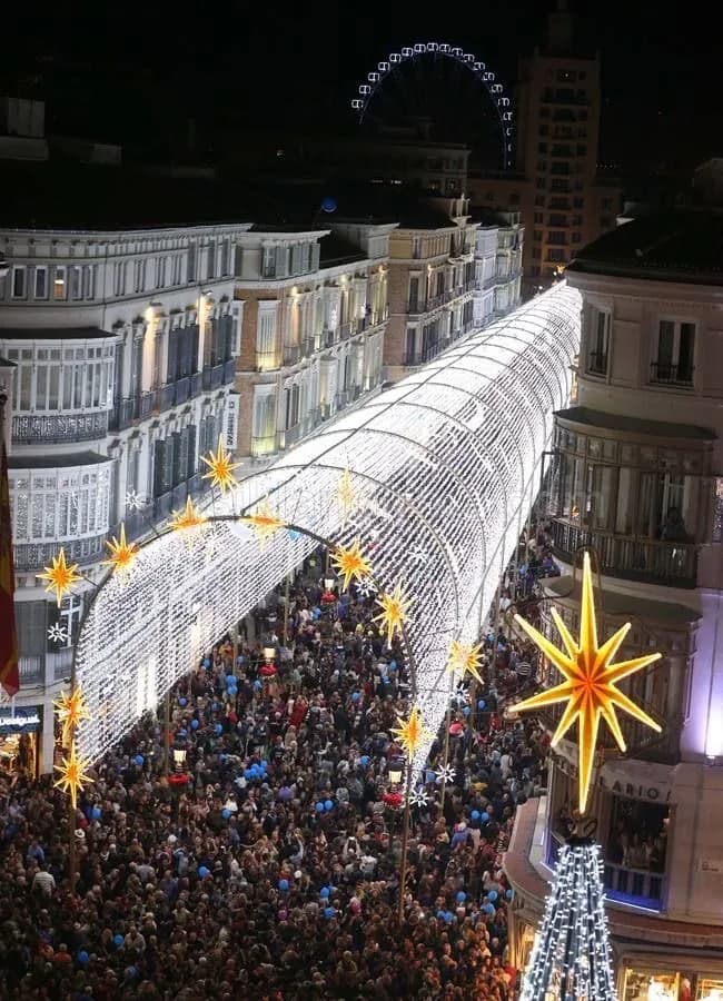 Kahramankazan - Cadde tunel isiklandirmasi yildiz motifleri kalabalik