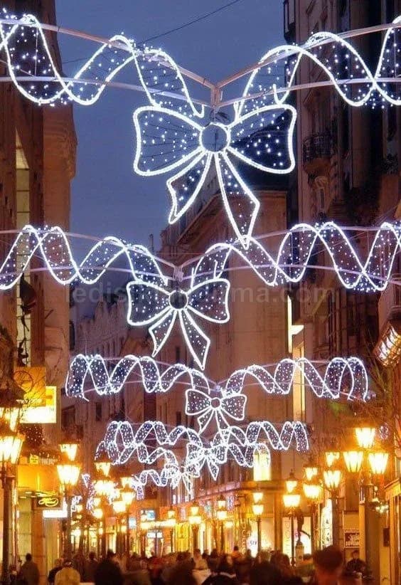 Ardahan - Cadde uzeri beyaz LED fiyonk motif susleme