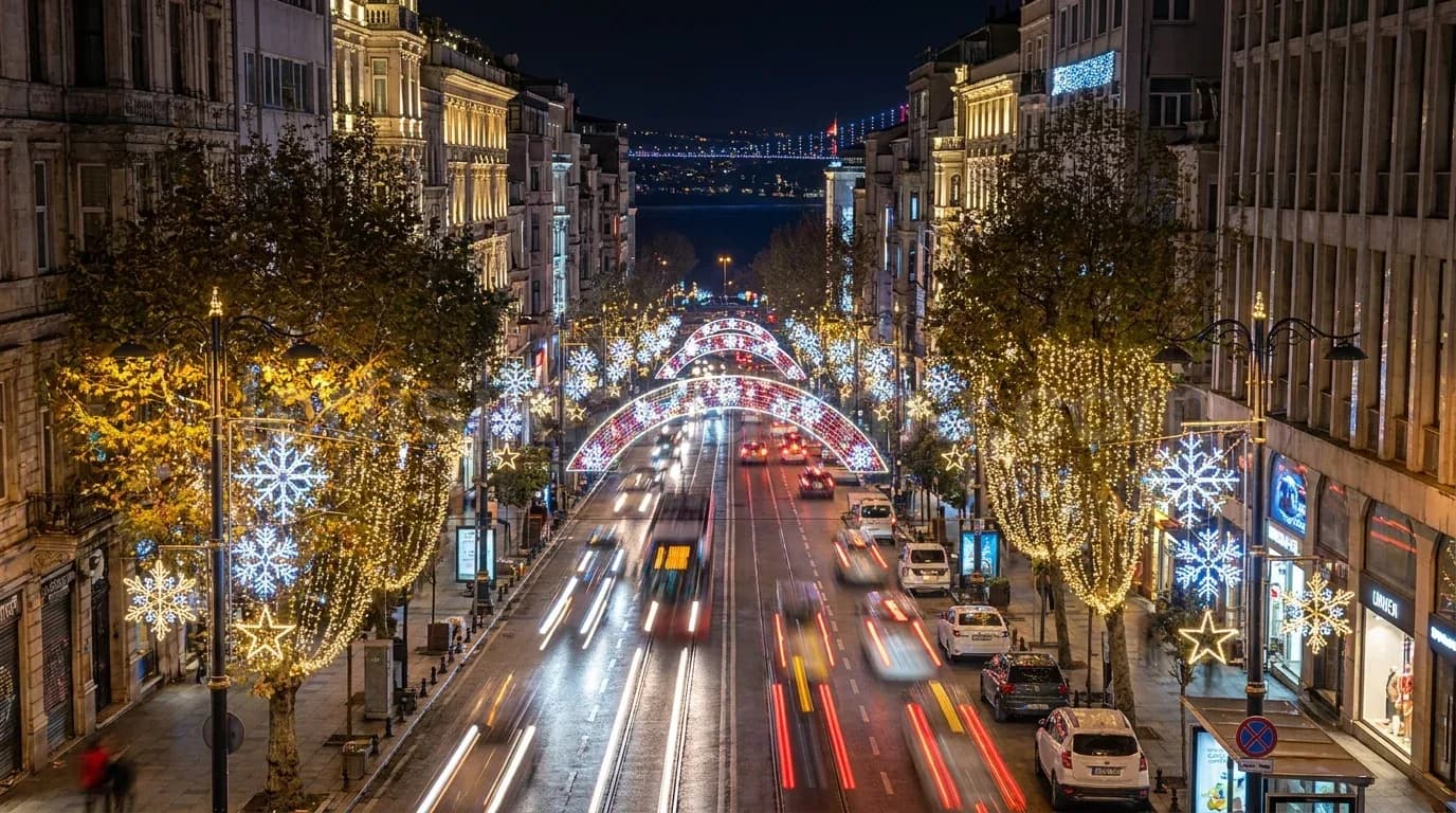 Korkuteli - Cadde boyunca isikli agaclar ve ust motif susleme