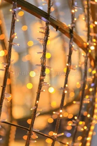 Düzce - Yakin cekim sari bokeh isikli LED tel detayi