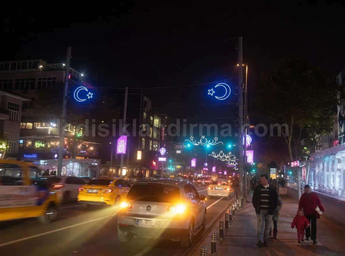 Samsun - Cadde uzeri mavi hilal yildiz LED motifleri