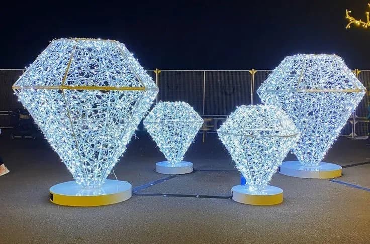 Menemen - Beyaz LED elmas figurleri dis mekan dizilimi