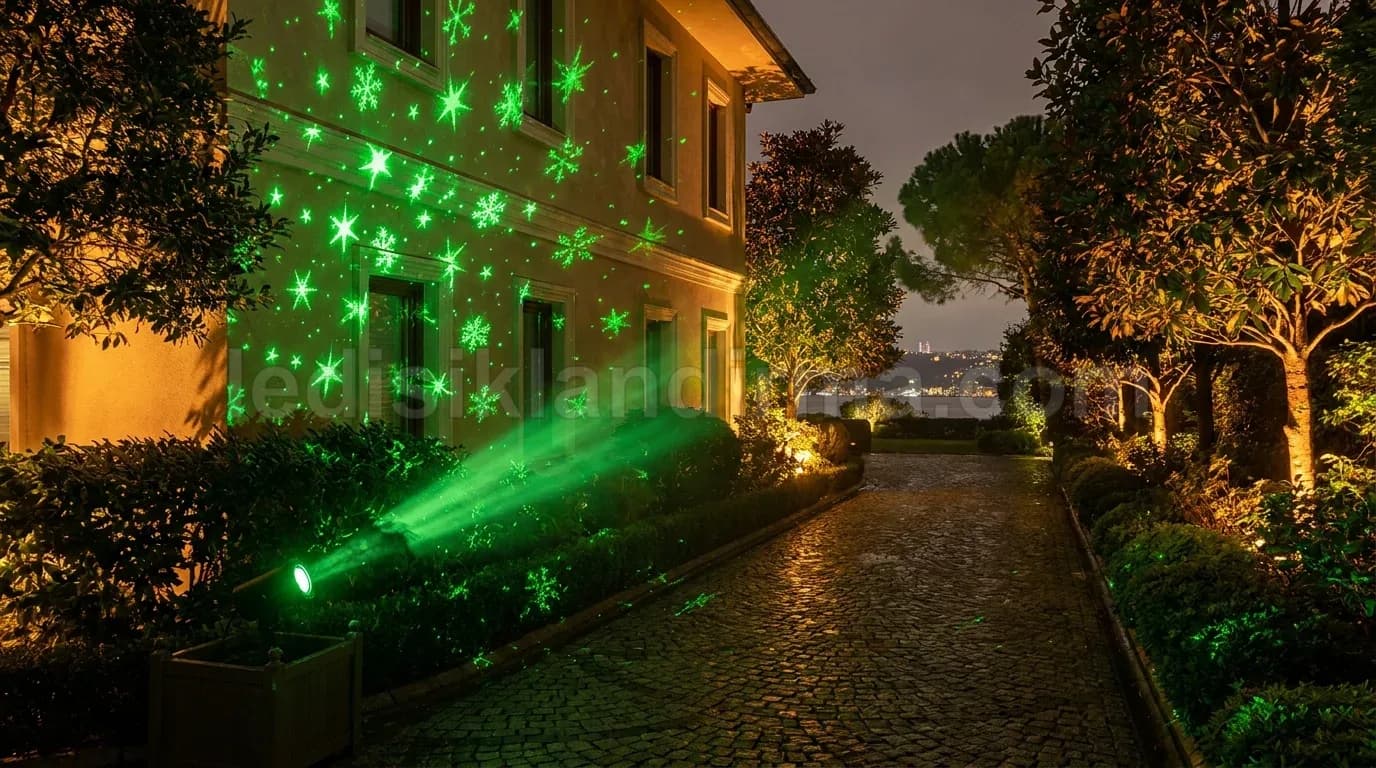 Batman - Villa bahcesi yesil lazer yildiz isik projeksiyonu